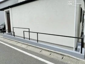 フェンスの重なりが芸術的な境界フェンスブロック[施工後]