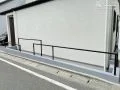 フェンスの重なりが芸術的な境界フェンスブロック