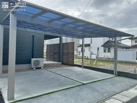 人工芝目地がアクセントのナチュラルモダンな駐車スペース[施工後]