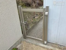 わんちゃんの飛び出しを防ぐ門扉[施工後]
