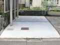 ガレージがあった場所には土間コンクリートを打設し、新たな駐車スペースとしました。