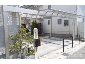 梁延長したカーポートがお住まいに一体感をもたらす外構工事