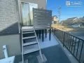 掃き出し窓前の高低差を解消するウッドデッキ