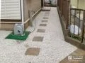 アプローチ周りも白砂利で景観を整えました。