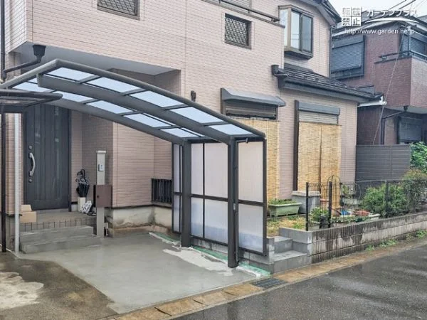 雨や紫外線に強い広々とした駐輪スペースがリフォーム工事
