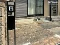 縦型ポストがすっきり収まるスリムな機能門柱