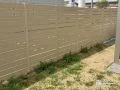 お庭に溶け込むナチュラルな木調目隠しフェンス