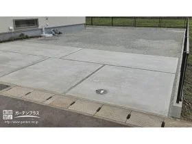 目地を工夫してデザイン性を高めた駐車スペース[施工後]