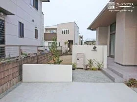 こだわりの塗装門柱がお住まいのポイントになる新築外構