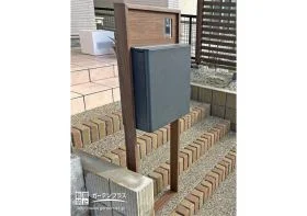 お住まいに溶け込む木調の機能門柱[施工後]