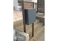 お住まいに溶け込む木調の機能門柱