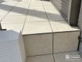 お庭への行き来がしやすくなるタイルデッキ