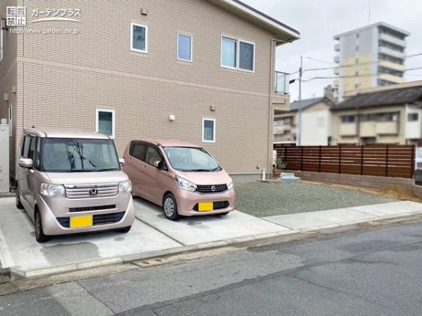 木目調の目隠しフェンスがお住まいをナチュラルに引き立てる新築外構