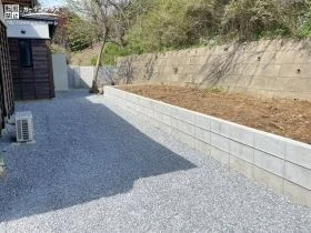 毎年の草むしりから解放され建物周りを清潔に保つリフォーム工事