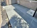 重厚で高級感のある天然石のテラス
