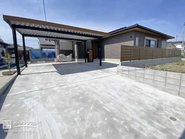 木調×ブラックがお住まいとのトータルコーディネートを叶える新築外構
