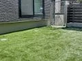 ふわふわの触り心地が魅力の人工芝