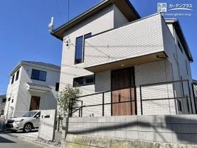 コンクリート調の洗練された意匠の新築外構