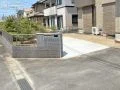 お車が安心して出入庫できるフラットな駐車スペースのリフォーム工事