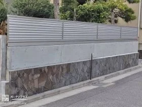 隙間隠しでプライバシーを守る目隠しフェンス[施工後]