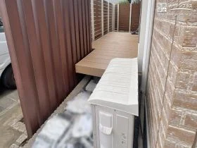お庭へのアクセス性を高めるウッドデッキ[施工後]