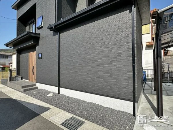 No.22674 かっこいいブラックのお住まいに似合うシンプルモダンな新築外構工事[施工後]