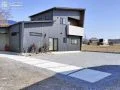 シンプルモダンな外構を植栽の緑が引き立てる新築外構