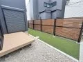 ローメンテナンスでお庭らしいナチュラルな温もりを楽しめる外構工事