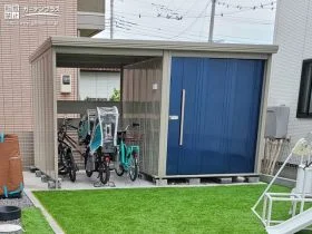 物置兼サイクルポートが一体となったエクステリア[施工後]