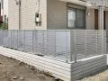 ナチュラルなお住まいをスタイリッシュに引き立てる目隠しフェンス
