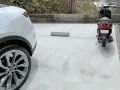 駐車スペースはゆとりを持って土間コンクリートで舗装したため、バイクなども停めていただけます。