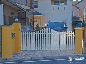 デザインにこだわり個性的に仕上げた門柱まわり[施工後]