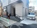 都会的なスタイリッシュさの中に木の温もりを取り入れた新築外構