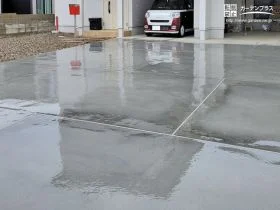 馬目地状に配置した伸縮目地がアクセントの駐車スペース[施工後]