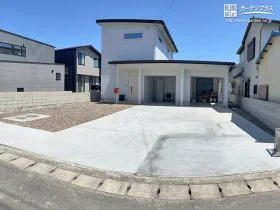赤いポストがお住まいを彩る新築外構工事