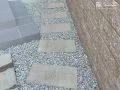 建物裏へと導いてくれる園路