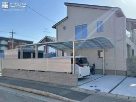 生活感を感じさせない重厚な目隠しフェンス[施工後]