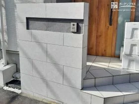 タイル貼りで高級感のある造作門柱[施工後]