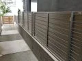 光と風を適度に通す横スリットフェンス