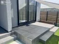 家族時間を充実させるモダンなタイルデッキ