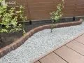 レンガが温もりをもたらす植栽スペース