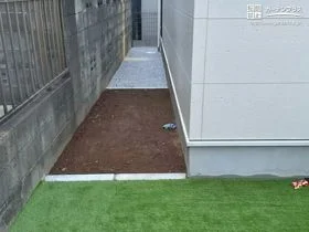 植栽スペースとしても活用できる犬走り[施工後]