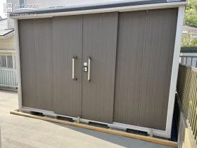 外で使うものを気軽に収納できる物置[施工後]