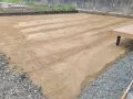 人工芝の仕上がりを美しくする下地作り
