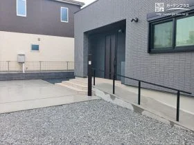 暮らしやすさに配慮したシンプルモダンな新築外構