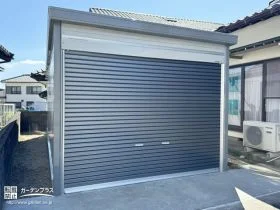 中での作業もしやすいシャッターガレージの設置工事