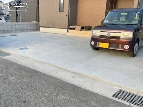 安全で丈夫な土間コンクリートで舗装した駐車スペース[施工後]