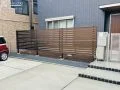シックなブラウンの目隠しフェンス