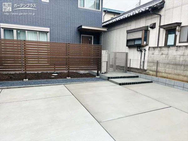 穏やかな色使いがシンプルスタイリッシュな印象の新築外構