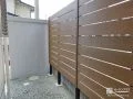 ファサードの隣地境界線上にも目隠しフェンスを設置いたしました。